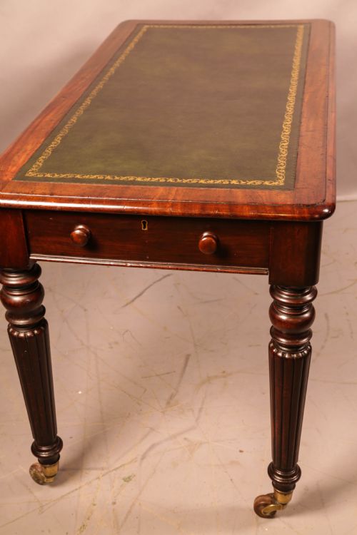 AN EARLY VICTORIAN LIBRARY TABLE IN MAHOGANY - ADDITIONAL PHOTO 7