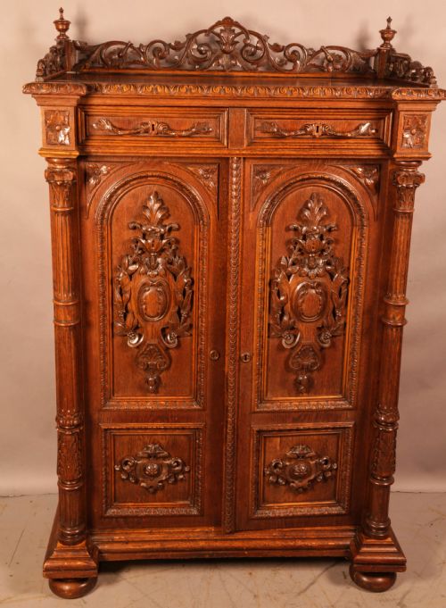 a fantastic carved oak 2 door cabinet - CATEGORY: ANTIQUE CUPBOARDS - DATED 19TH CENTURY