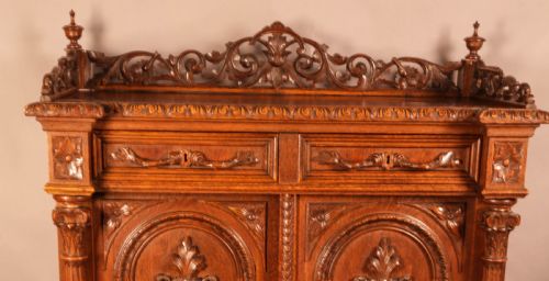 A FANTASTIC CARVED OAK 2 DOOR CABINET - ADDITIONAL PHOTO 3
