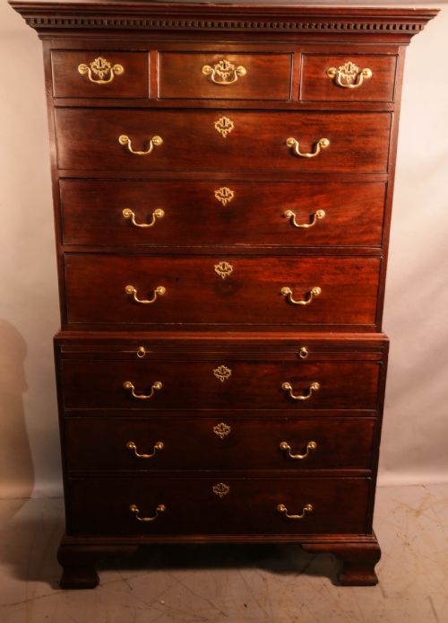 a good 18th century chest on chest - CATEGORY: ANTIQUE CHEST OF DRAWERS - DATED 18TH CENTURY