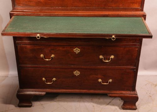 A GOOD 18TH CENTURY CHEST ON CHEST - ADDITIONAL PHOTO 5