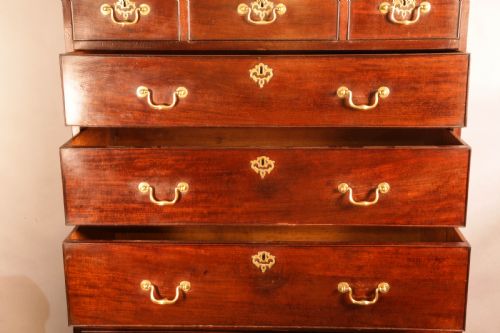 A GOOD 18TH CENTURY CHEST ON CHEST - ADDITIONAL PHOTO 6