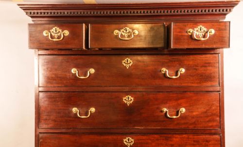 A GOOD 18TH CENTURY CHEST ON CHEST - ADDITIONAL PHOTO 7