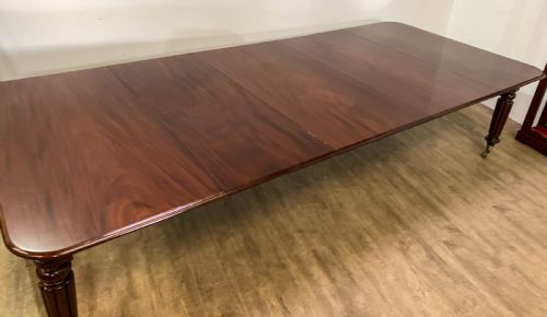 A SUPERB GEORGIAN EXTENDING DINING TABLE IN MAHOGANY SEATS 12 - ADDITIONAL PHOTO 8