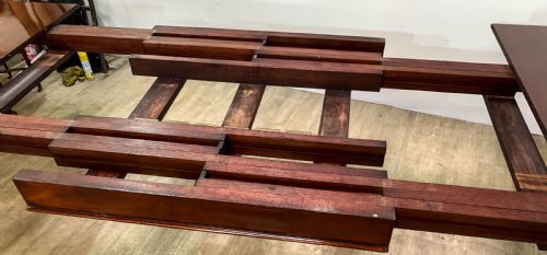 A SUPERB GEORGIAN EXTENDING DINING TABLE IN MAHOGANY SEATS 12 - ADDITIONAL PHOTO 12