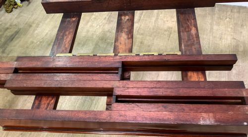 A SUPERB GEORGIAN EXTENDING DINING TABLE IN MAHOGANY SEATS 12 - ADDITIONAL PHOTO 13