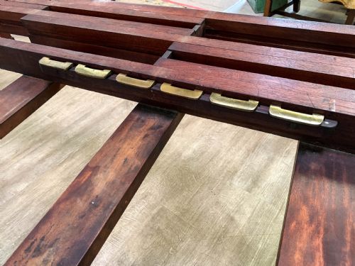 A SUPERB GEORGIAN EXTENDING DINING TABLE IN MAHOGANY SEATS 12 - ADDITIONAL PHOTO 15