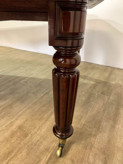 A SUPERB GEORGIAN EXTENDING DINING TABLE IN MAHOGANY SEATS 12 - ADDITIONAL PHOTO 20