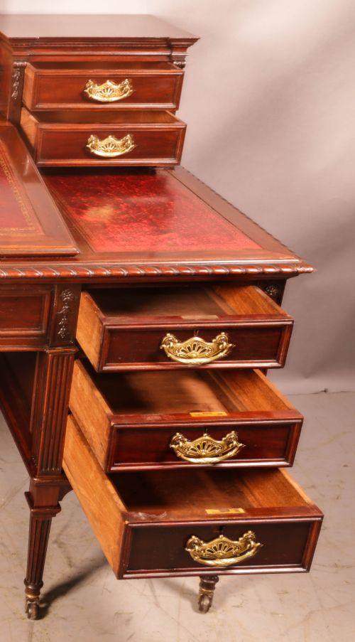 A STUNNING QUALITY VICTORIAN PEDESTAL DESK - ADDITIONAL PHOTO 3
