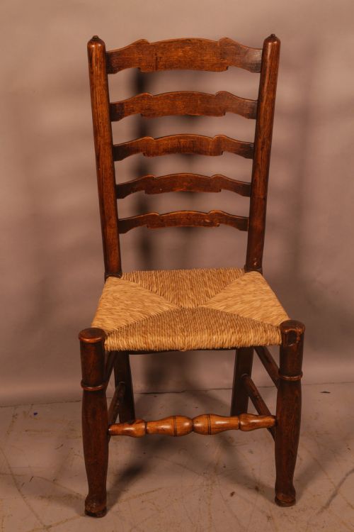 A RARE GENUINE MATCHING SET OF 6 GEORGIAN LADDER BACK DINING CHAIRS IN ELM - ADDITIONAL PHOTO 4