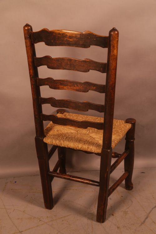 A RARE GENUINE MATCHING SET OF 6 GEORGIAN LADDER BACK DINING CHAIRS IN ELM - ADDITIONAL PHOTO 5