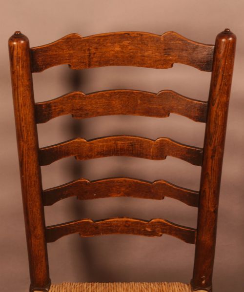 A RARE GENUINE MATCHING SET OF 6 GEORGIAN LADDER BACK DINING CHAIRS IN ELM - ADDITIONAL PHOTO 7