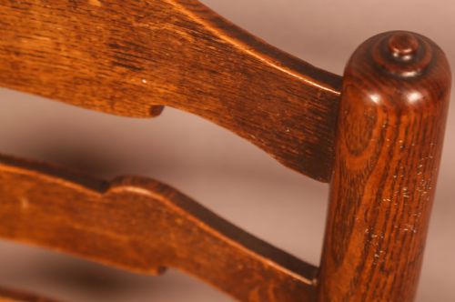 A RARE GENUINE MATCHING SET OF 6 GEORGIAN LADDER BACK DINING CHAIRS IN ELM - ADDITIONAL PHOTO 10
