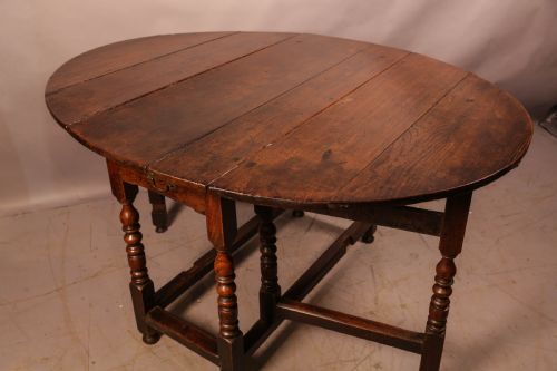 A VERY GOOD 17TH C OAK GATE LEG DINING TABLE - ADDITIONAL PHOTO 4