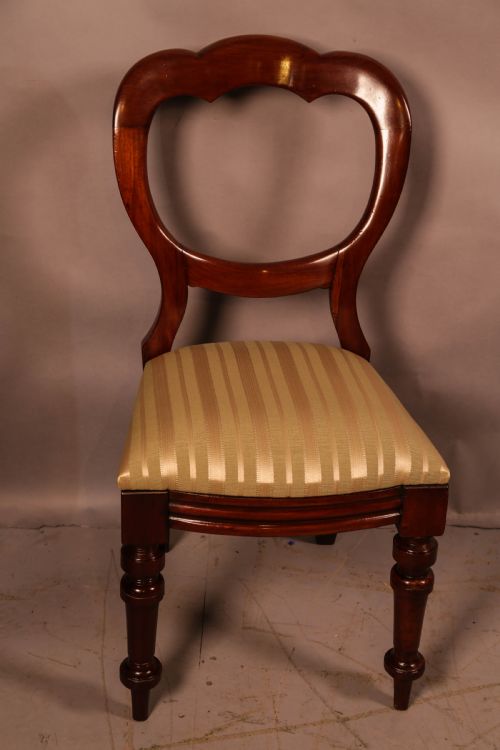 A SET OF 12 VICTORIAN MAHOGANY BALLOON BACK DINING CHAIRS - ADDITIONAL PHOTO 5
