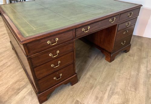 A SUPER VICTORIAN MAHOGANY PARTNERS DESK - ADDITIONAL PHOTO 6