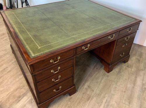 A SUPER VICTORIAN MAHOGANY PARTNERS DESK - ADDITIONAL PHOTO 7