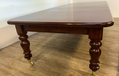 A SUPER VICTORIAN EXTENDING DINING TABLE IN MAHOGANY SEATS UP TO 14 - ADDITIONAL PHOTO 4