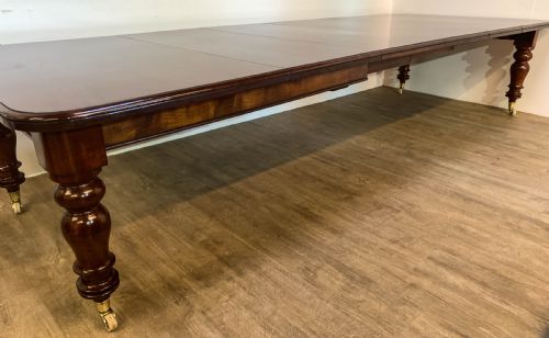A SUPER VICTORIAN EXTENDING DINING TABLE IN MAHOGANY SEATS UP TO 14 - ADDITIONAL PHOTO 7