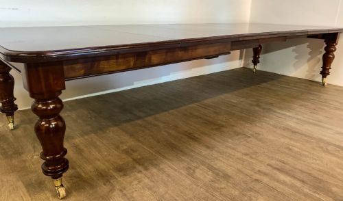 A SUPER VICTORIAN EXTENDING DINING TABLE IN MAHOGANY SEATS UP TO 14 - ADDITIONAL PHOTO 8