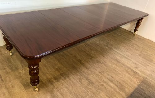 A SUPER VICTORIAN EXTENDING DINING TABLE IN MAHOGANY SEATS UP TO 14 - ADDITIONAL PHOTO 9