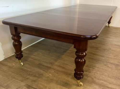 A SUPER VICTORIAN EXTENDING DINING TABLE IN MAHOGANY SEATS UP TO 14 - ADDITIONAL PHOTO 10