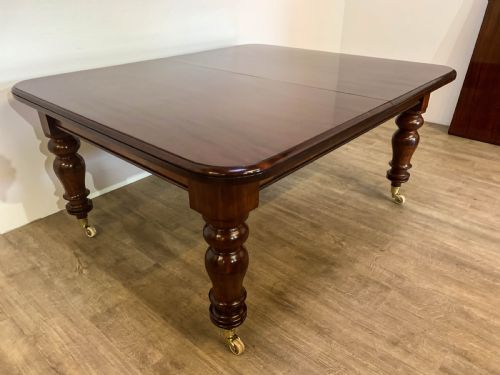 A SUPER VICTORIAN EXTENDING DINING TABLE IN MAHOGANY SEATS UP TO 14 - ADDITIONAL PHOTO 16