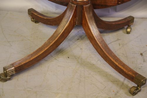 A RARE GEORGIAN CIRCULAR TOP DINING TABLE IN MAHOGANY - ADDITIONAL PHOTO 11
