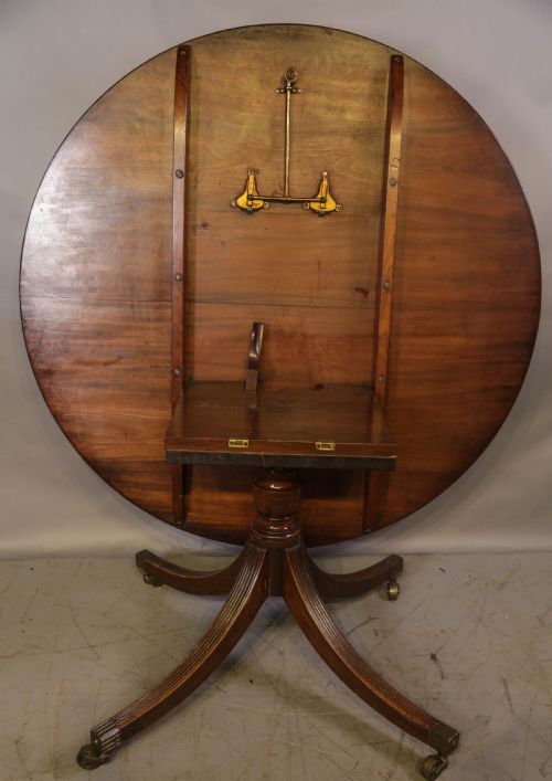 A RARE GEORGIAN CIRCULAR TOP DINING TABLE IN MAHOGANY - ADDITIONAL PHOTO 12