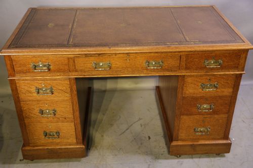 A VICTORIAN OAK PEDESTAL DESK C 1880 - ADDITIONAL PHOTO 5