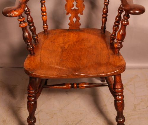 A YEW WOOD BROAD ARM WINDSOR CHAIR C 1860 - ADDITIONAL PHOTO 2