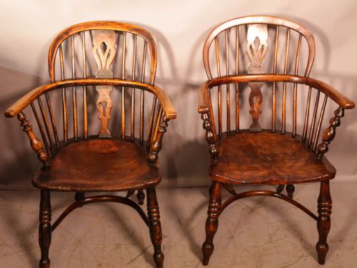 a near pair of ash and elm windsor chairs - CATEGORY: ANTIQUE CHAIRS - DATED 19TH CENTURY