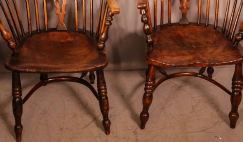 A NEAR PAIR OF ASH AND ELM WINDSOR CHAIRS - ADDITIONAL PHOTO 1
