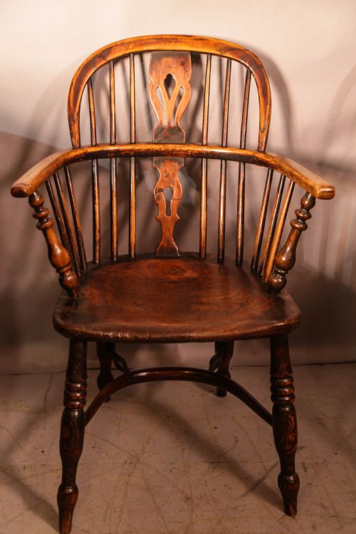 A NEAR PAIR OF ASH AND ELM WINDSOR CHAIRS - ADDITIONAL PHOTO 3