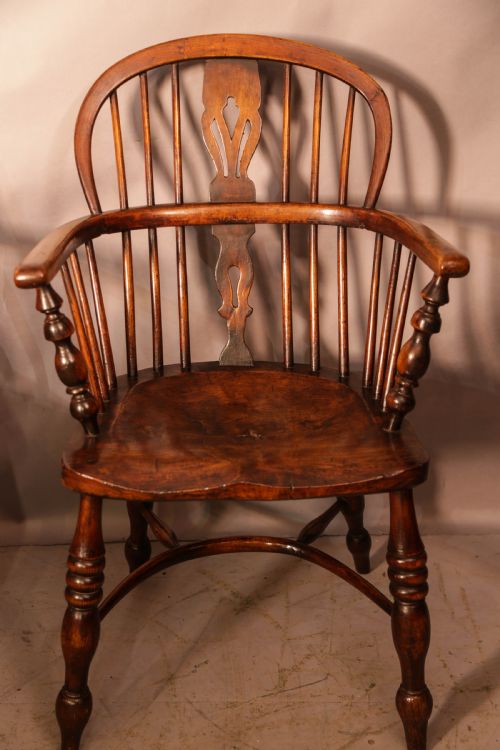 A NEAR PAIR OF ASH AND ELM WINDSOR CHAIRS - ADDITIONAL PHOTO 4