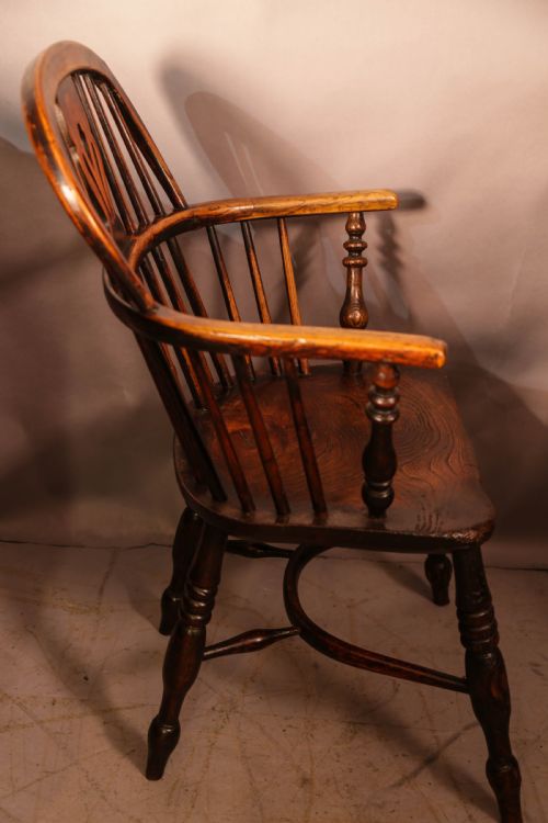 A NEAR PAIR OF ASH AND ELM WINDSOR CHAIRS - ADDITIONAL PHOTO 5