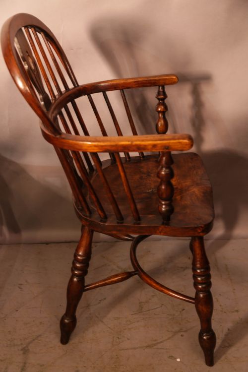 A NEAR PAIR OF ASH AND ELM WINDSOR CHAIRS - ADDITIONAL PHOTO 6