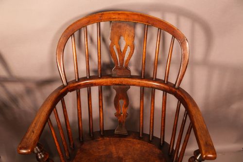 A NEAR PAIR OF ASH AND ELM WINDSOR CHAIRS - ADDITIONAL PHOTO 8