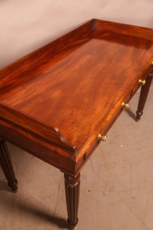 A SUPER QUALITY LIBRARY TABLE IN MAHOGANY - ADDITIONAL PHOTO 6