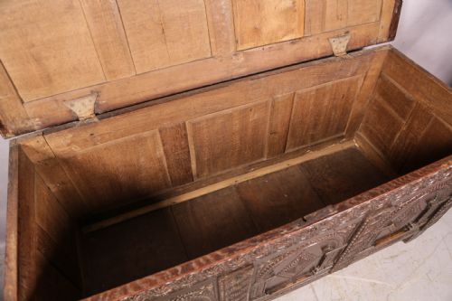 17TH CENTURY COFFER CARVED OAK - ADDITIONAL PHOTO 5