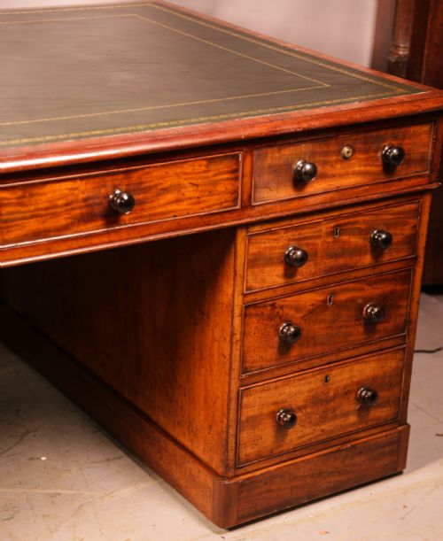 A GOOD EARLY VICTORIAN PARTNERS DESK IN MAHOGANY - ADDITIONAL PHOTO 2