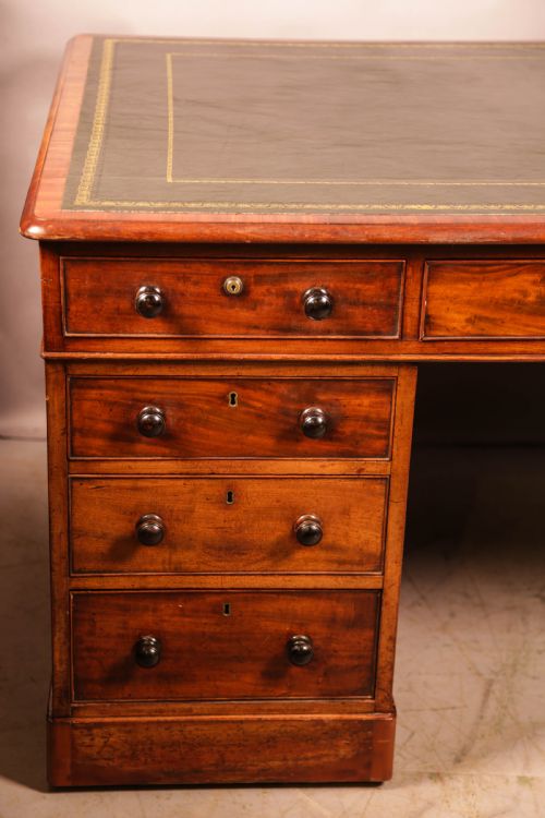 A GOOD EARLY VICTORIAN PARTNERS DESK IN MAHOGANY - ADDITIONAL PHOTO 3