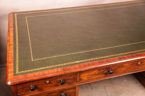 A GOOD EARLY VICTORIAN PARTNERS DESK IN MAHOGANY - ADDITIONAL PHOTO 4