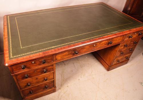 A GOOD EARLY VICTORIAN PARTNERS DESK IN MAHOGANY - ADDITIONAL PHOTO 5