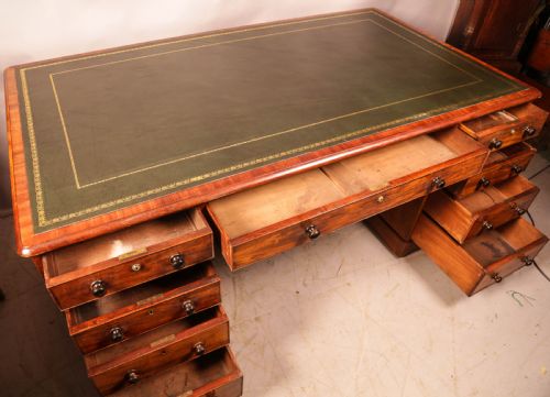 A GOOD EARLY VICTORIAN PARTNERS DESK IN MAHOGANY - ADDITIONAL PHOTO 6