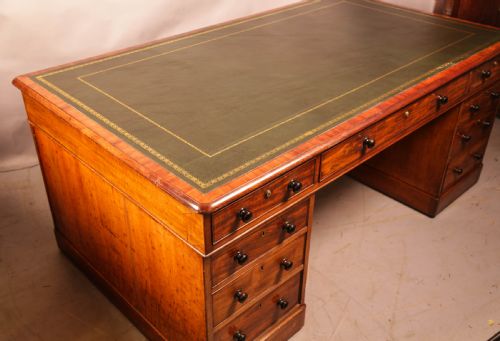 A GOOD EARLY VICTORIAN PARTNERS DESK IN MAHOGANY - ADDITIONAL PHOTO 8
