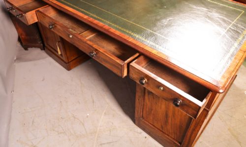 A GOOD EARLY VICTORIAN PARTNERS DESK IN MAHOGANY - ADDITIONAL PHOTO 10