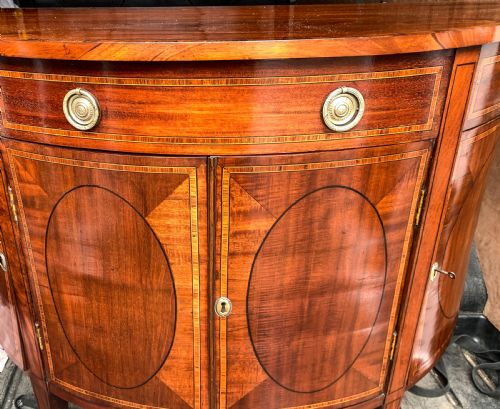 A VERY RARE MATCHING PAIR OF GEORGIAN SIDEBOARDS - ADDITIONAL PHOTO 8