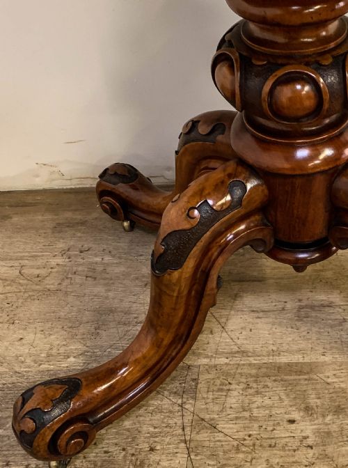 A QUALITY VICTORIAN BURR WALNUT GAMES TABLE - ADDITIONAL PHOTO 4