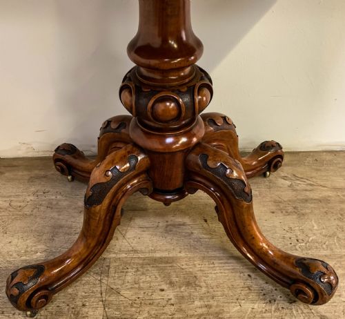 A QUALITY VICTORIAN BURR WALNUT GAMES TABLE - ADDITIONAL PHOTO 5